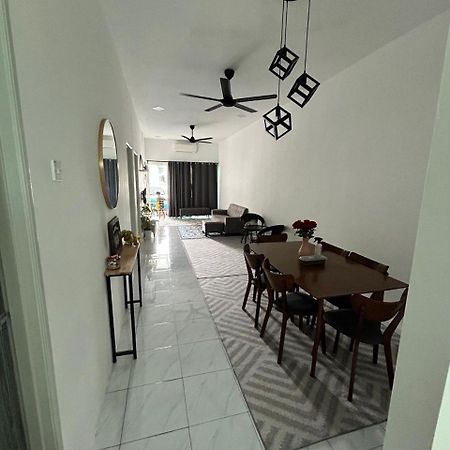 Zh Homestay Teluk Batik Lumut Exterior foto