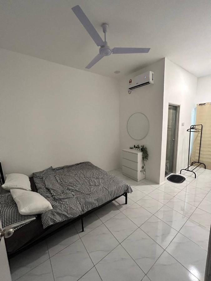 Zh Homestay Teluk Batik Lumut Exterior foto