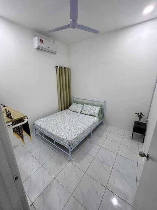 Zh Homestay Teluk Batik Lumut Exterior foto
