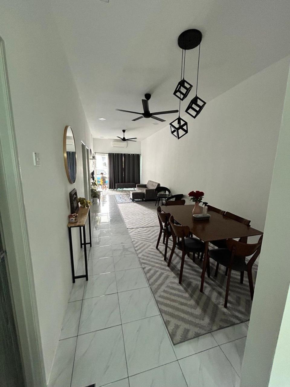 Zh Homestay Teluk Batik Lumut Exterior foto